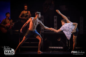 Bares 18 show pics gaz